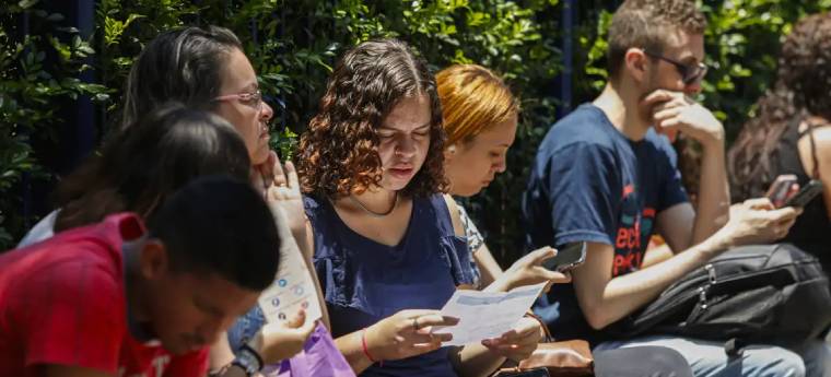 Ideb conta história conhecida sobre o ensino médio. O que fazer?