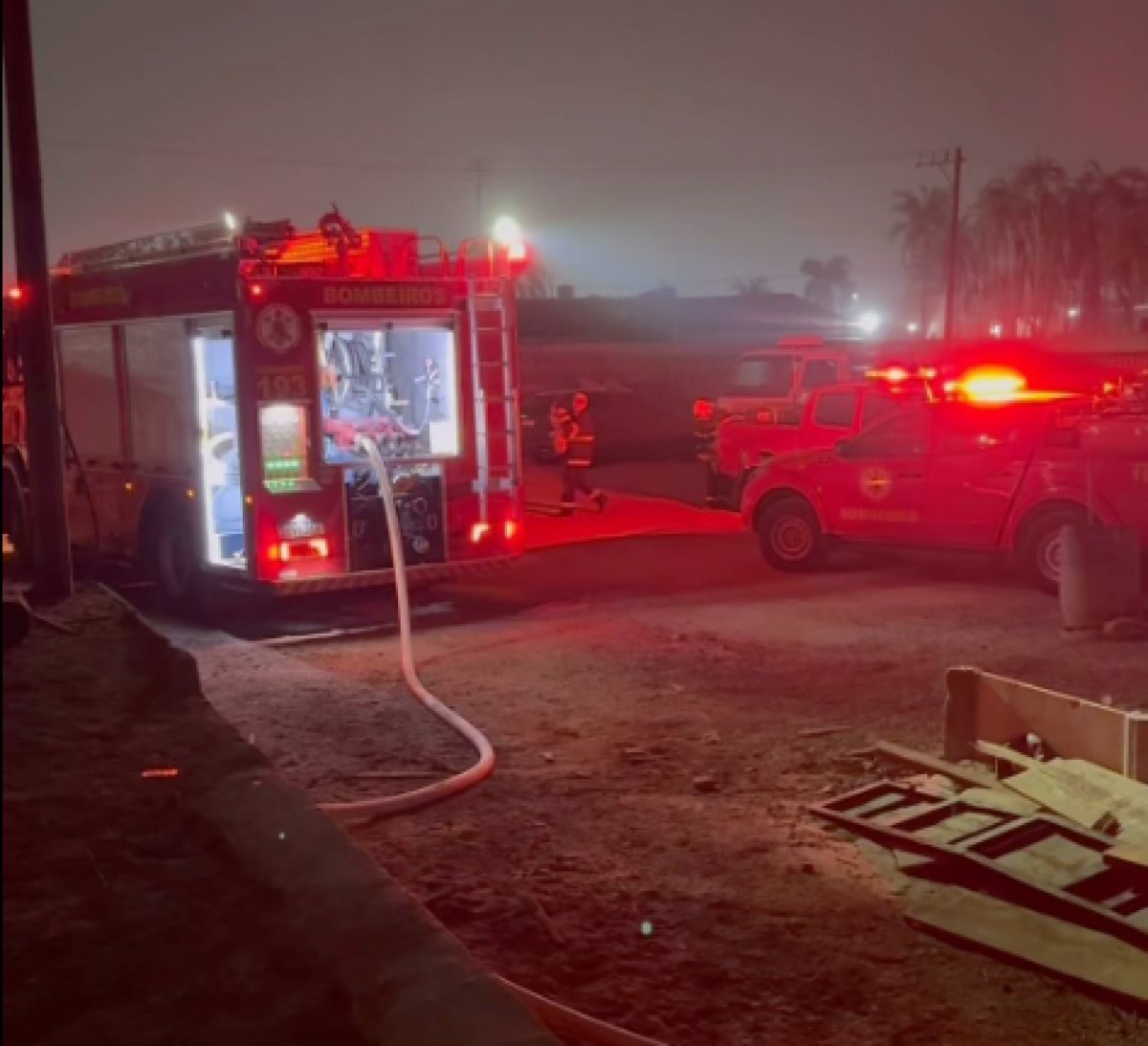 Incêndio destrói carros em oficina mecânica em MT | ReporterMT