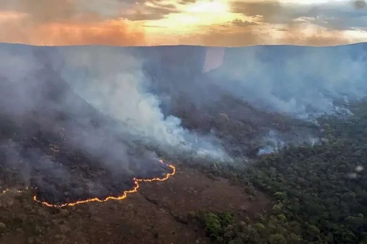 Parque da Chapada dos Veadeiros é fechado por conta de novo incêndio florestal | FTN Brasil