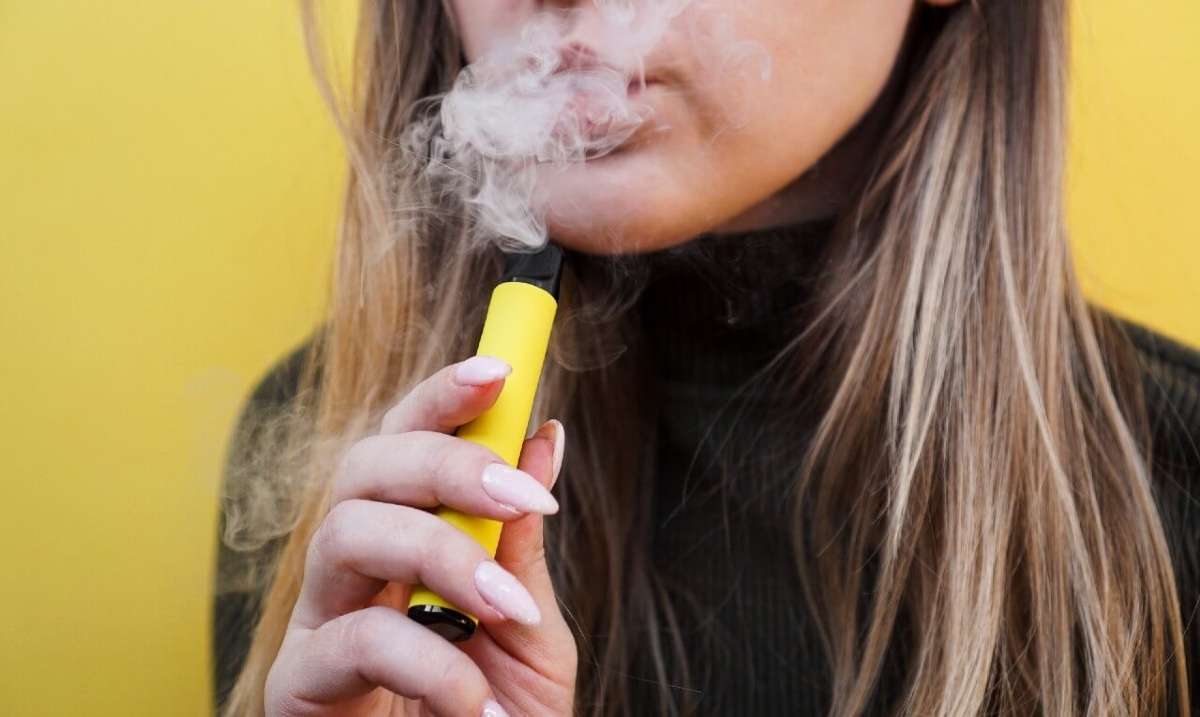 Resíduo de vape pode afetar bebê ainda na barriga da mãe, diz estudo | FTN Brasil