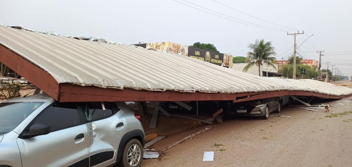 Temporal arranca telhado de escola, derruba árvores e deixa moradores sem energia elétrica | ReporterMT