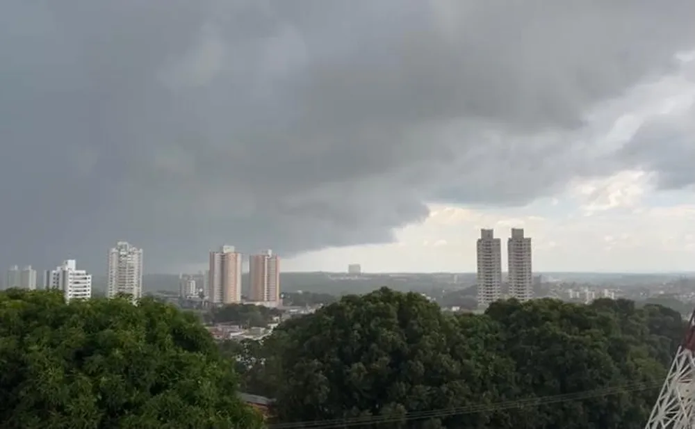 Vendavais e chuvas torrenciais: Alerta de tempestades se estende por todo o estado de Mato Grosso.