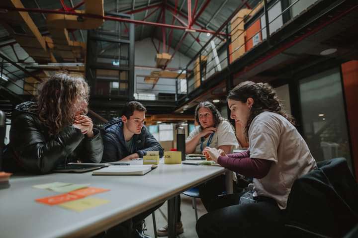 5 projetos escolares de destaque na América Latina e suas lições para educadores