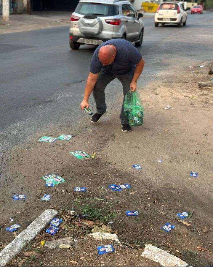 Abilio limpa escolas alvo de “derramamento” de santinhos, na manhã deste domingo (6) | FTN Brasil