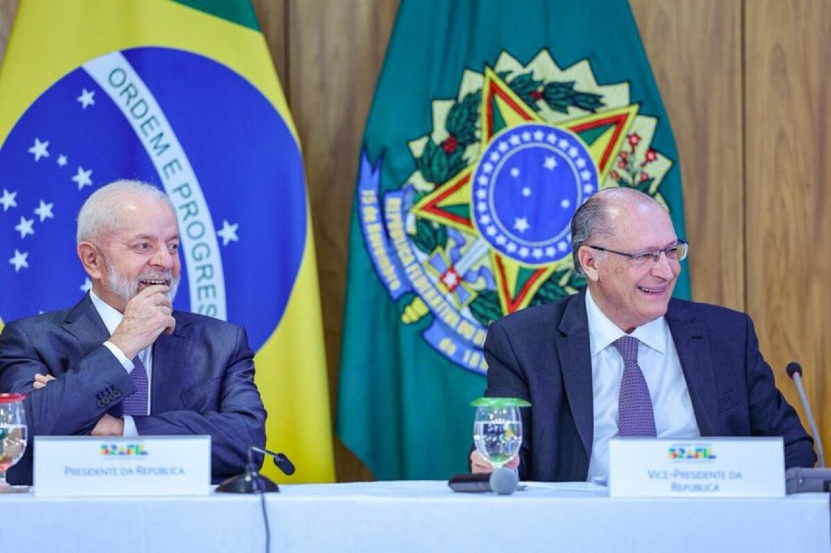 Brasil sobe 30 posições em ranking de produção industrial; Lula e Alckmin comemoram resultado | FTN Brasil