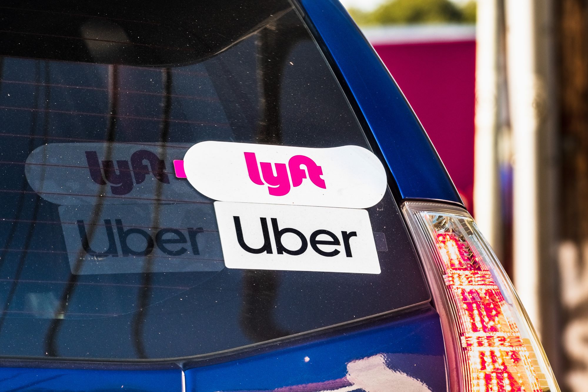 Uber e Lyft bloqueiam motoristas em Nova York para diminuir custos; entenda