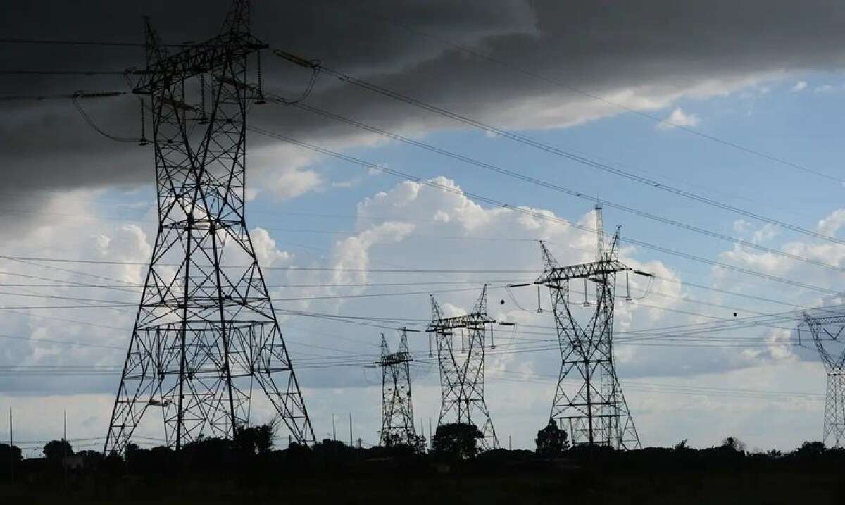 Após pressionar inflação em outubro, conta de luz deve cair com bandeira amarela | FTN Brasil