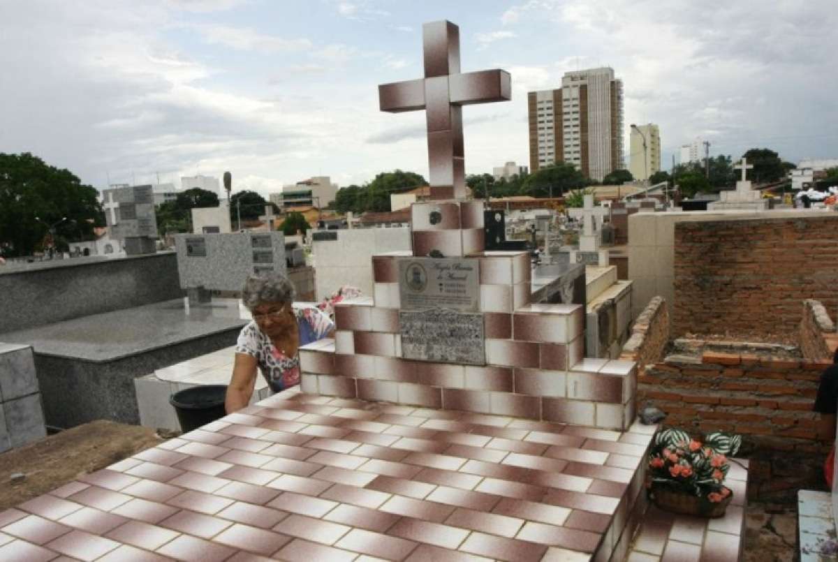 Cemitérios de Cuiabá devem receber mais de 115 mil pessoas ao longo deste sábado (2) | FTN Brasil