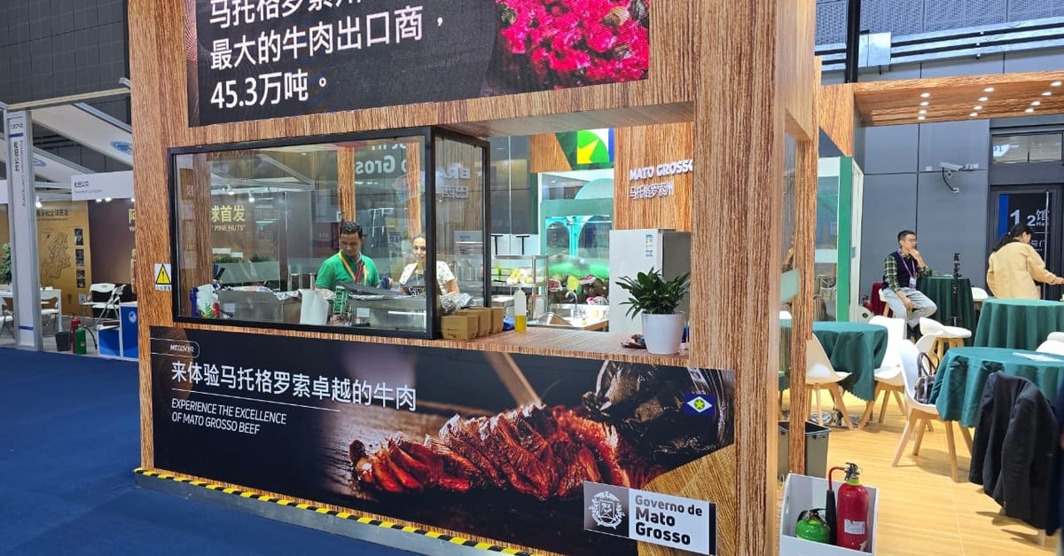 Chineses degustam carne bovina mato-grossense na 7ª CIIE 