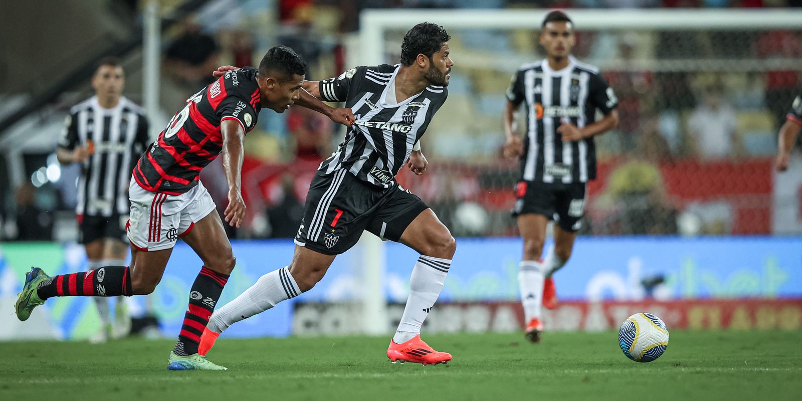 David Luiz perde pênalti e Flamengo empata com Atlético-MG