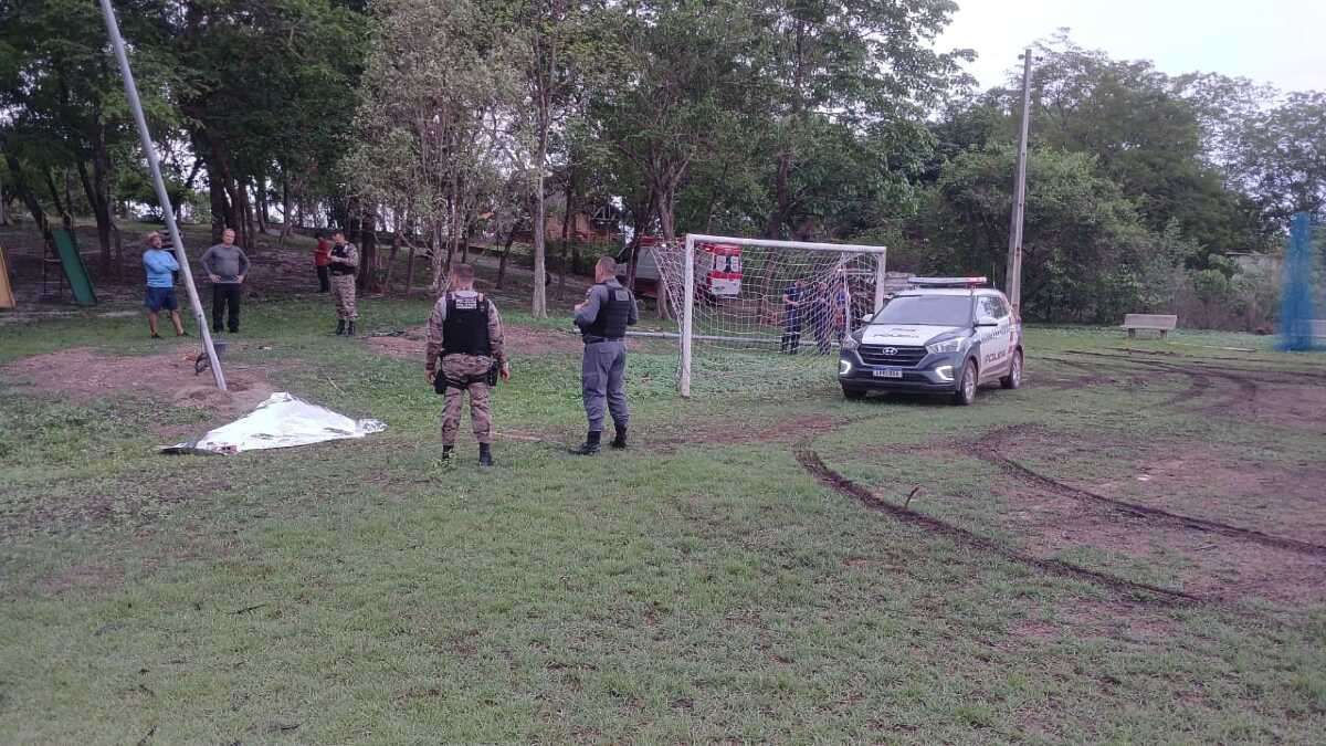 Homem morre eletrocutado ao erguer poste em retiro de igreja em Cuiabá; dois estão internados | FTN Brasil