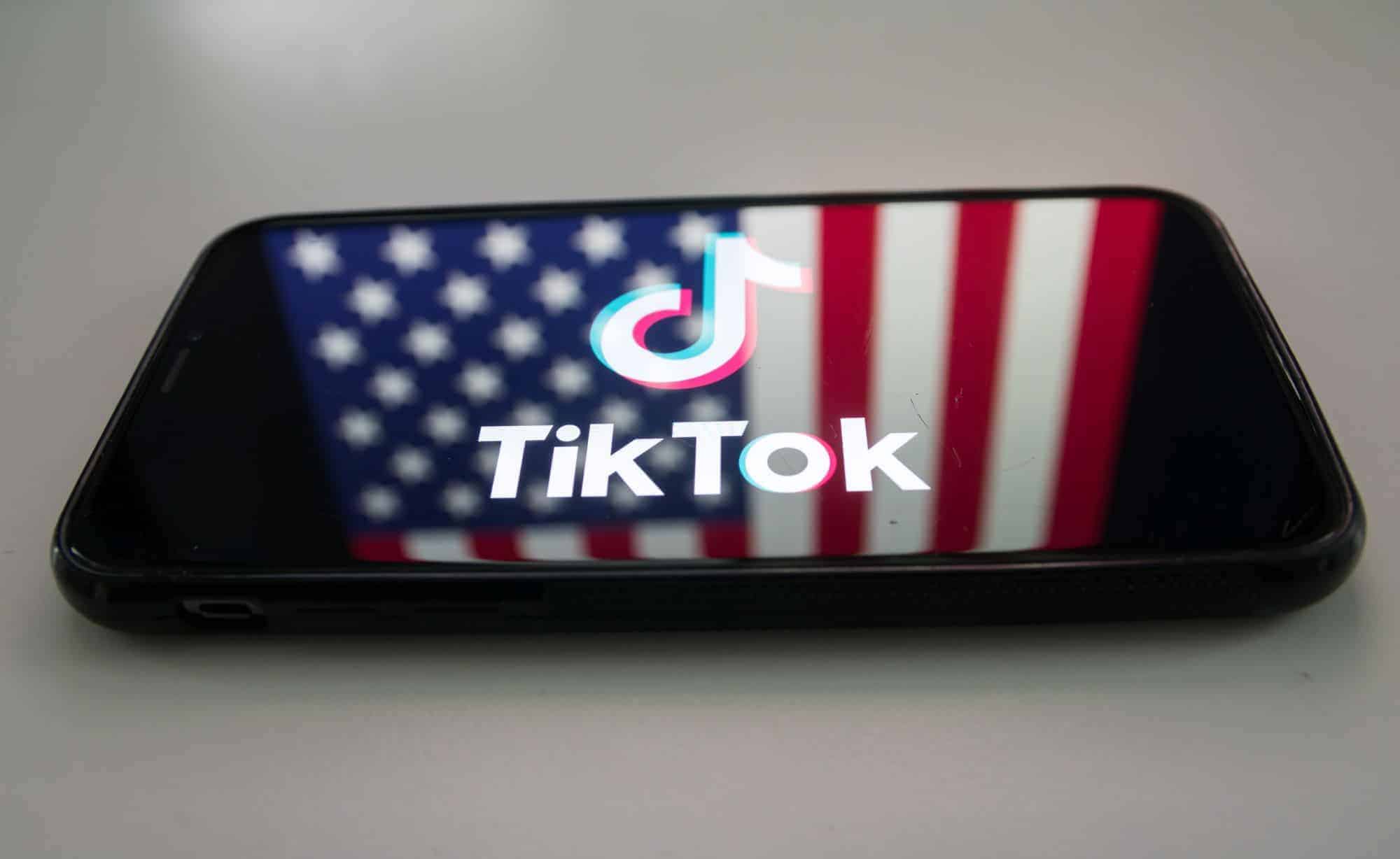 Apple e Google recebem prazo para retirar TikTok de suas lojas nos EUA