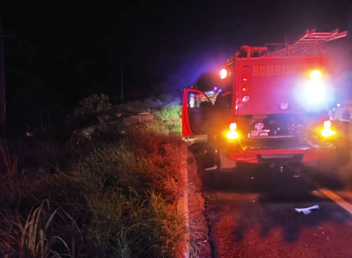 Bombeiros militares retiram vítima presa às ferragens após acidente na MT-060 | FTN Brasil