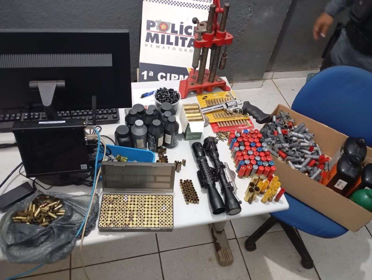 Homem agride companheira, tenta matá-la e acaba preso pela Polícia Militar arma de fogo e munições foram apreendidas | FTN Brasil