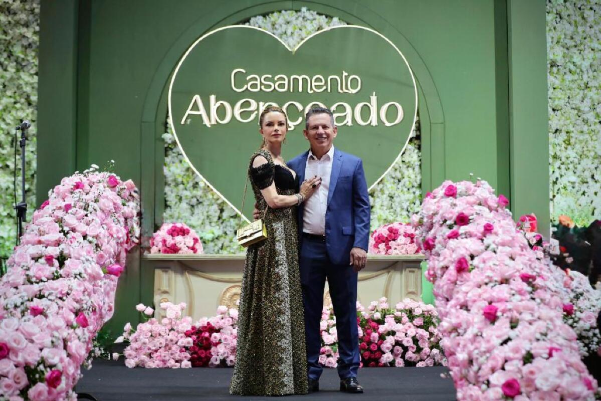 Primeira-dama de MT e governador comemoram a união de centenas de casais na 3ª edição do Casamento Abençoado | FTN Brasil