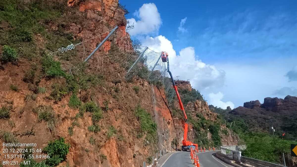 Sinfra conclui instalação de barreira e libera trânsito em duas pistas no Portão do Inferno | FTN Brasil