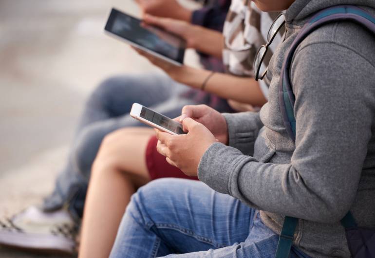 Celular na escola agora só com finalidade pedagógica