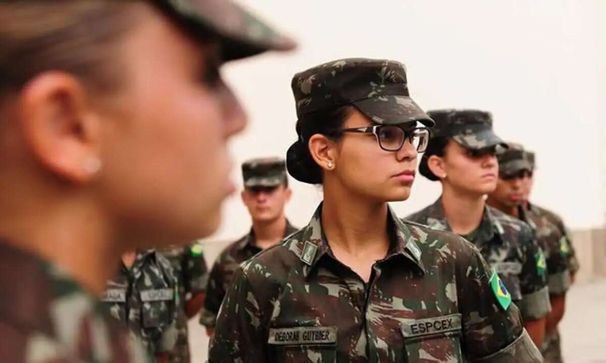 Forças Armadas do Brasil iniciam alistamento militar voluntário feminino | FTN Brasil