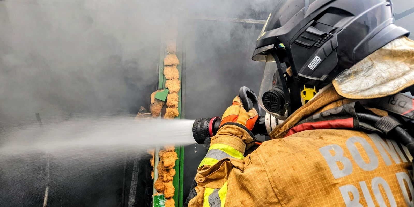 Incêndio no centro do Rio atinge lojas do camelódromo da Uruguaiana