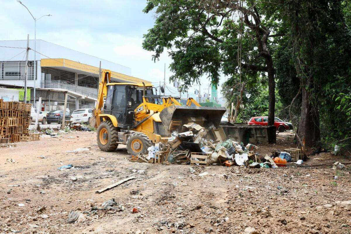 Prefeito de Cuiabá resolve acúmulo de lixo nos fundos do Mercado do Porto em menos de 24 horas | FTN Brasil