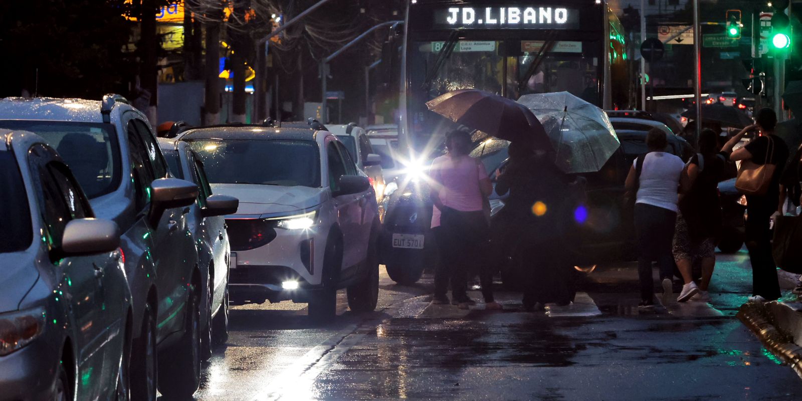 Temporal em São Paulo prejudica a operação de várias linhas do metrô